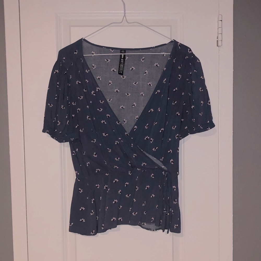 NAVY FLORAL FAUX WRAP V-NECK TOP FROM DESIGN LAB